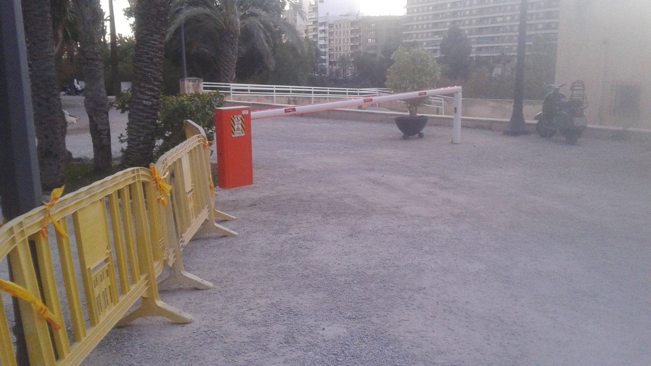 El PP pide explicaciones al tripartito por la instalación de nuevo de la barrera luminosa en el Parque Municipal El PP pide explicaciones al tripartito por la instalación de nuevo de la barrera luminosa en el Parque Municipal