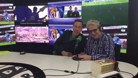 Leo Harlem y Sinacio: "Cuando Neymar y Messi sean ancianos, los jóvenes de ahora hablarán sobre todo de sus peinados" Leo Harlem y Sinacio: "Cuando Neymar y Messi sean ancianos, los jóvenes de ahora hablarán sobre todo de sus peinados"
