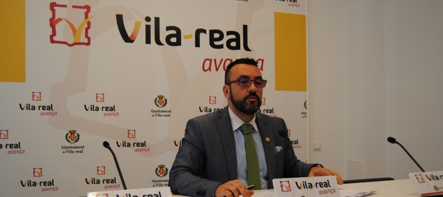 L'alcalde de Vila-real José Benlloch ha firmat les ordres de transferència que permet a l'ajuntament liquidar el deute de 2016 amb els proveïdors L'alcalde de Vila-real José Benlloch ha firmat les ordres de transferència que permet a l'ajuntament liquidar el deute de 2016 amb els proveïdors