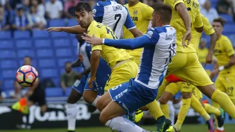 Trigueros pelea con un jugador del Español Trigueros pelea con un jugador del Español