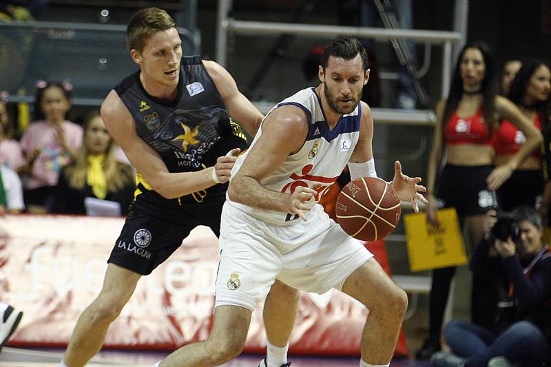 El Iberostar Tenerife gana al Real Madrid y sigue líder de la ACB El Iberostar Tenerife gana al Real Madrid y sigue líder de la ACB
