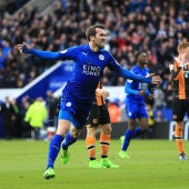 Christian Fuchs celebrando un gol con el Leicester