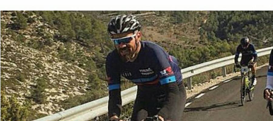 Fotografía del ciclista arrollado que están difundiendo sus amigos. Fotografía del ciclista arrollado que están difundiendo sus amigos.