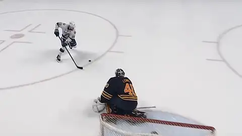 Nikita Kucherov preparando su lanzamiento Nikita Kucherov preparando su lanzamiento