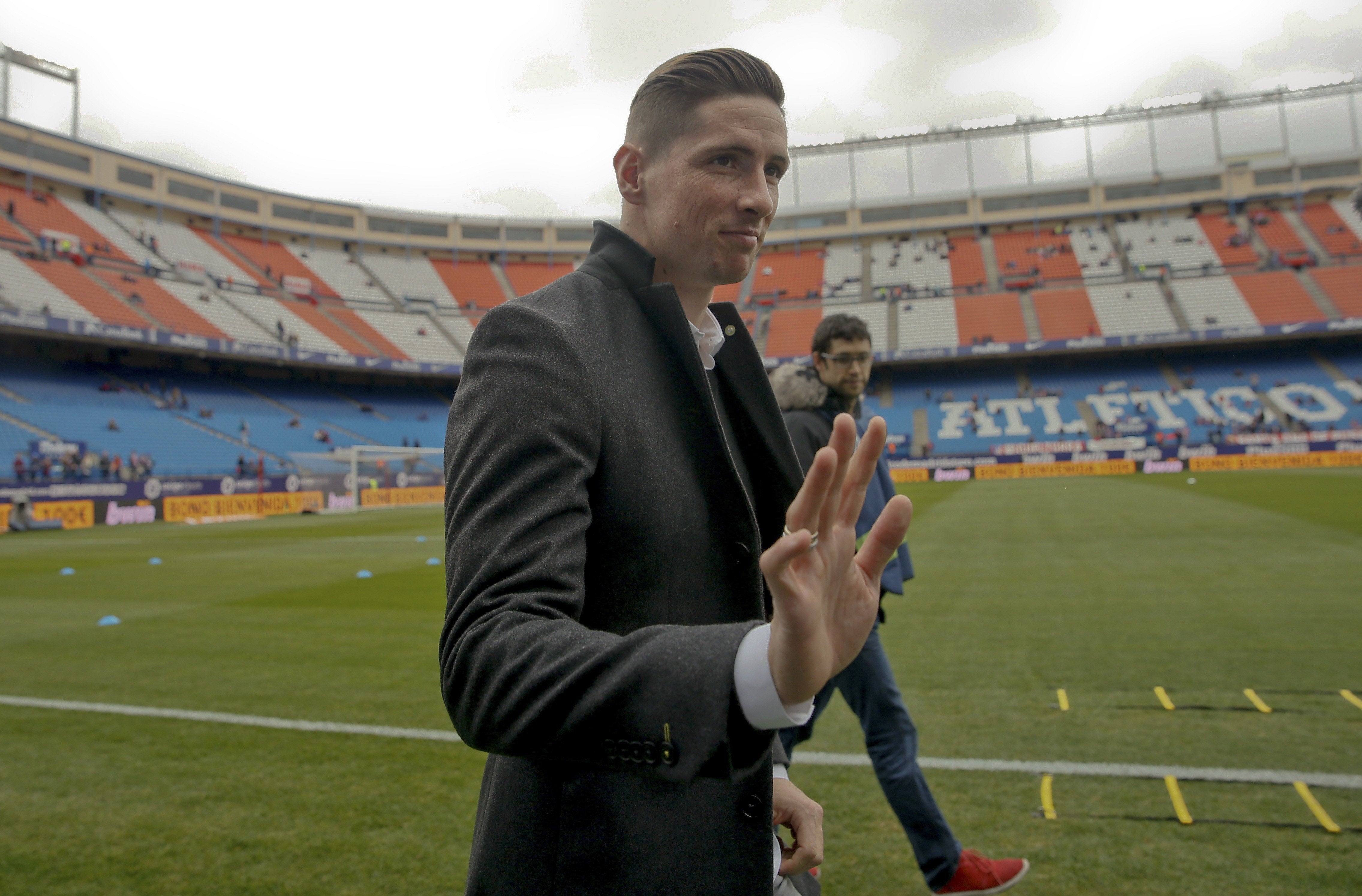 Fernando Torres asiste al Vicente Calderón después del susto de Riazor a presenciar el Atlético - Valencia Fernando Torres asiste al Vicente Calderón después del susto de Riazor a presenciar el Atlético - Valencia