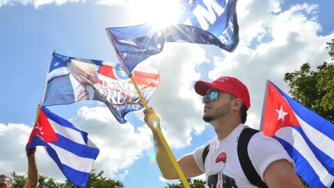 Simpatizantes de Trump expresan su apoyo al mandatario