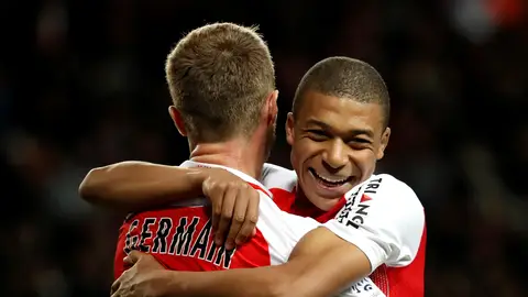 Mbappé y Germain celebrando un gol Mbappé y Germain celebrando un gol