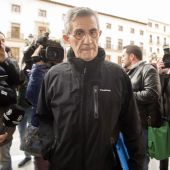 El padre Román, a su llegada a la sede de la Audiencia Provincial de Granada