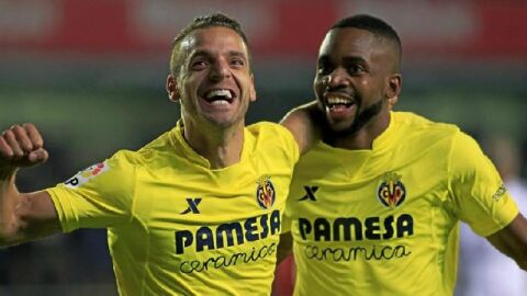 Soldado celebra un gol con Bakamb&uacute;