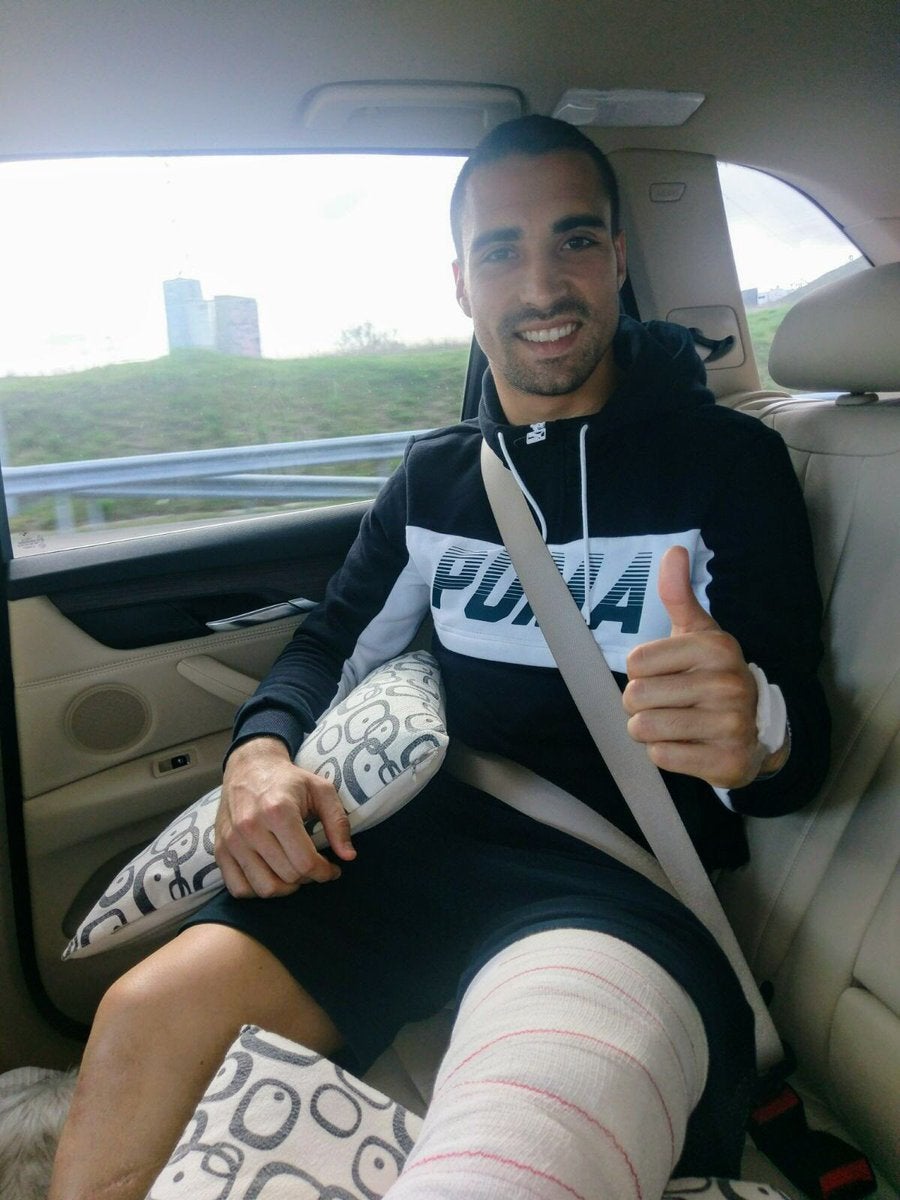 Sergio Asenjo recibe el alta hospitalaria: "Un pasito más" Sergio Asenjo recibe el alta hospitalaria: "Un pasito más"