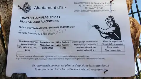 Uno de los carteles exhibidos en un área que ha sido tratada con glifosato. Glifosato