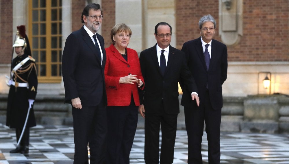 El presidente español, Mariano Rajoy, la canciller alemana, Angela Merkel, el presidente francés, Francois Hollande, y el primer ministro italiano, Paolo Gentiloni