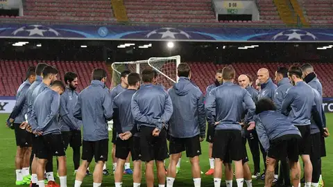 Los jugadores del Real Madrid se entrenan en San Paolo. Los jugadores del Real Madrid se entrenan en San Paolo.