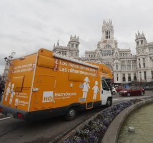 Vista de la autocaravana de la Asociación Hazte Oír Vista de la autocaravana de la Asociación Hazte Oír