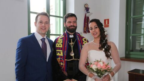 Javier Botella, el concejal de Podemos con los reci&eacute;n casados