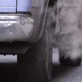 Barcelona prohibirá la circulación de los coches de más de 20 años a partir de 2019 Barcelona prohibirá la circulación de los coches de más de 20 años a partir de 2019