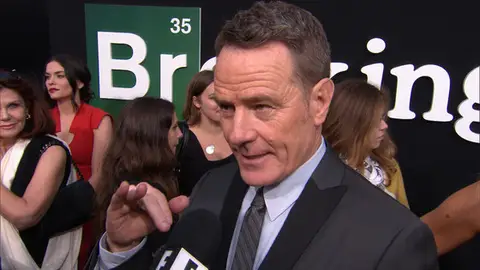 Bryan Cranston mostrando su tatuaje de 'Breaking Bad' Bryan Cranston mostrando su tatuaje de 'Breaking Bad'