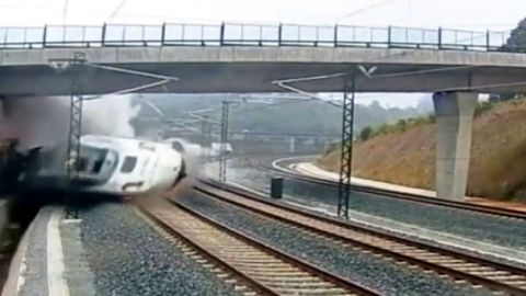 Frame 5.789692 de: El juez cita como investigado al que fuera jefe de seguridad de Adif en el momento del accidente de Angrois