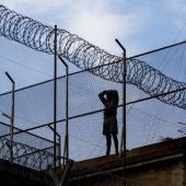 El preso atrincherado en el tejado de la cárcel Modelo de Barcelona
