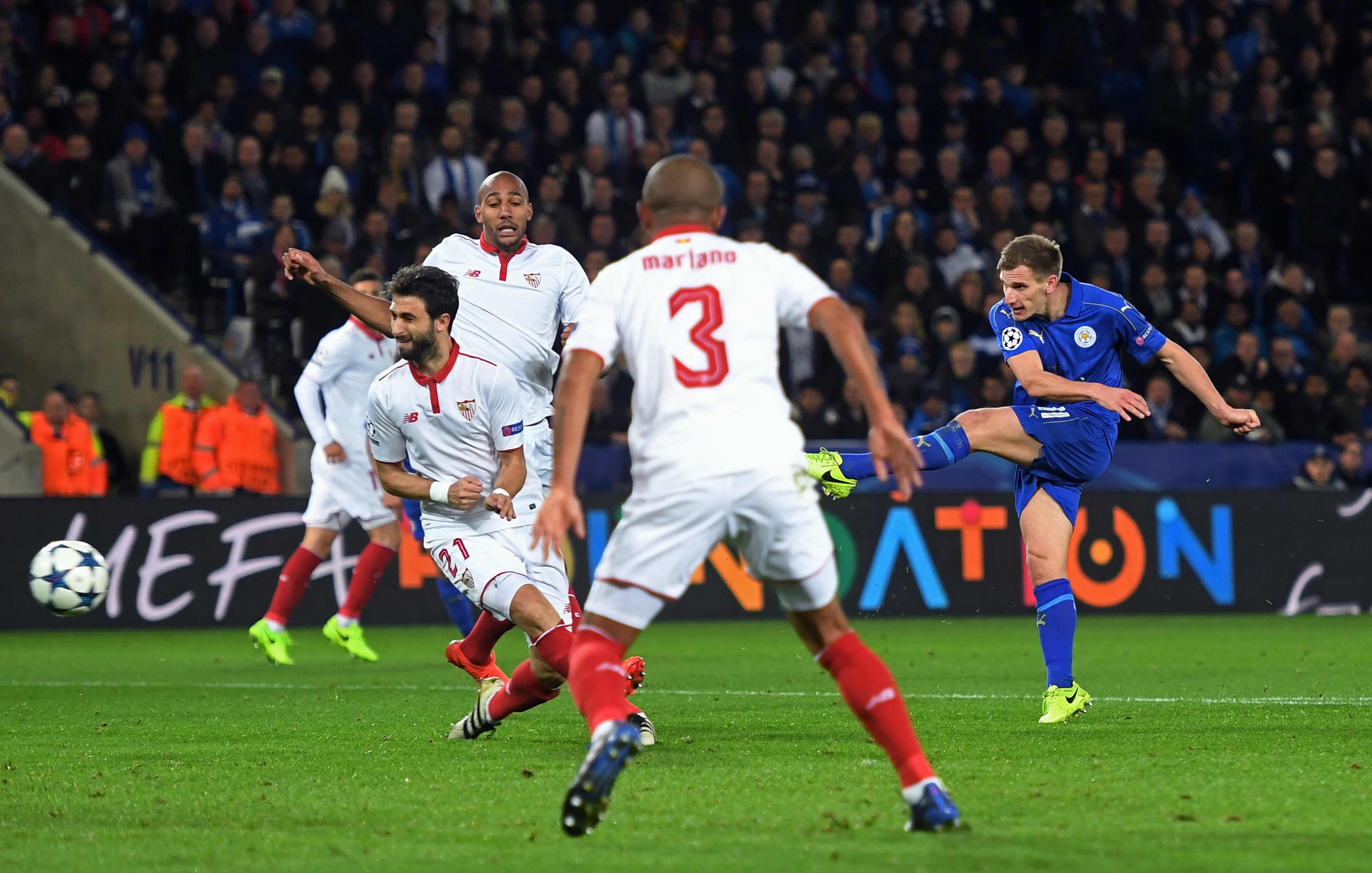 Leicester 2 - 0 Sevilla. El Sevilla cae eliminado de la Liga de Campeones Leicester 2 - 0 Sevilla. El Sevilla cae eliminado de la Liga de Campeones
