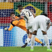 Dybala engañó a Casillas desde el punto de penalti