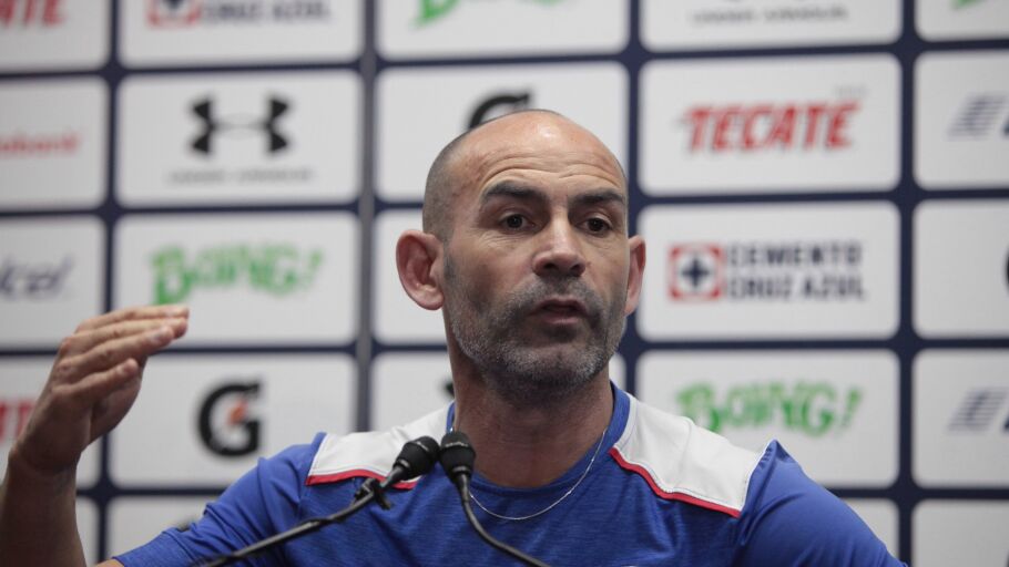 Paco J&eacute;mez, entrenador del Cruz Azul mexicano.