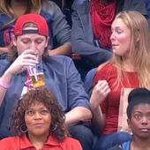 Una pareja acaba mal por una Kiss Cam Una pareja acaba mal por una Kiss Cam