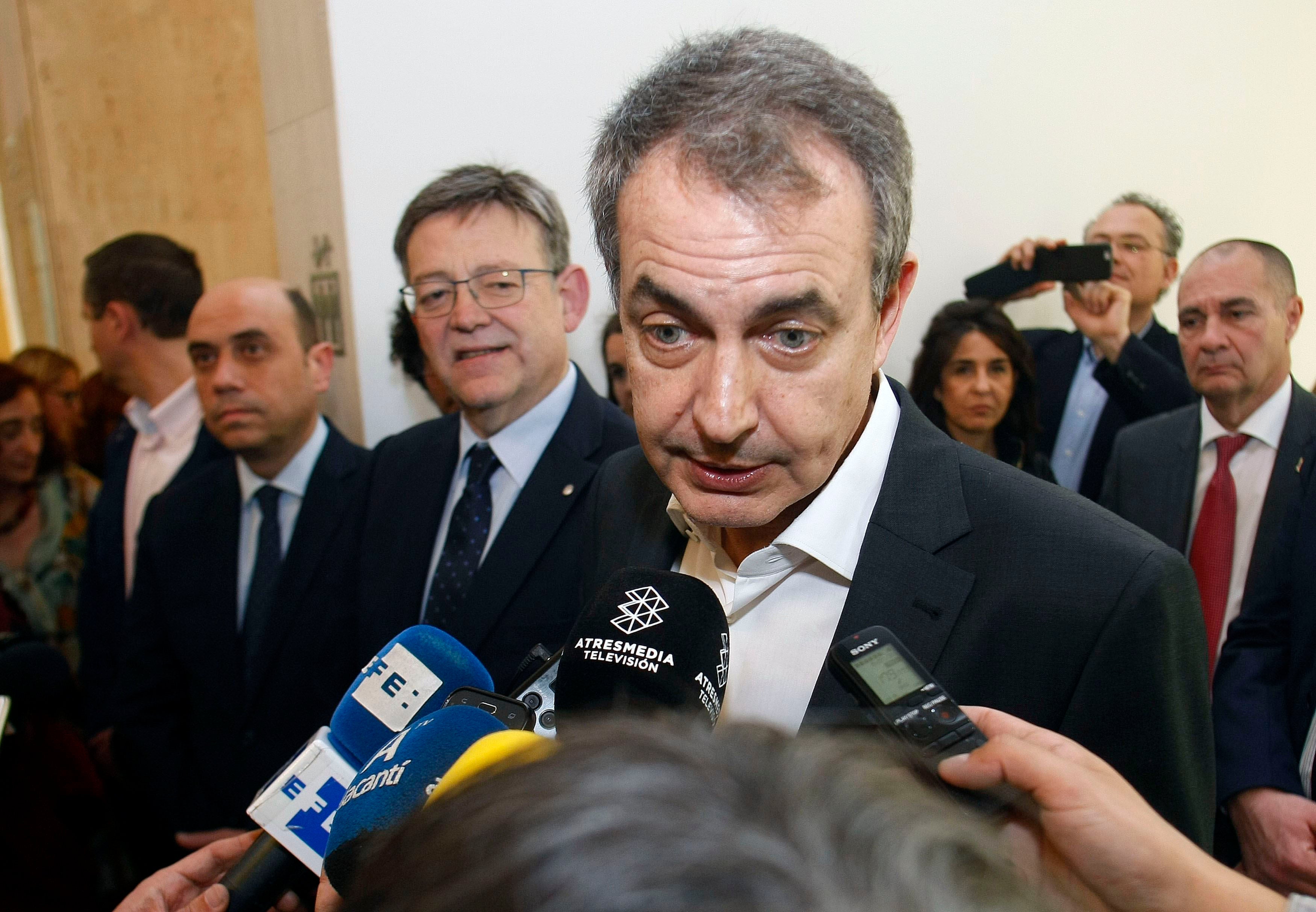 Zapatero votará a Díaz porque tiene "mucha ilusión" puesta en que se convierta en la primera mujer en presidir el Gobierno de España Zapatero votará a Díaz porque tiene "mucha ilusión" puesta en que se convierta en la primera mujer en presidir el Gobierno de España