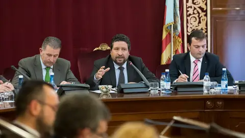 La Diputación también cree necesario que se impulse un gran acuerdo para conseguir la reforma de financiación de las entidades locales. PLENO MARZO DIPUTACIÓN CASTELLÓN