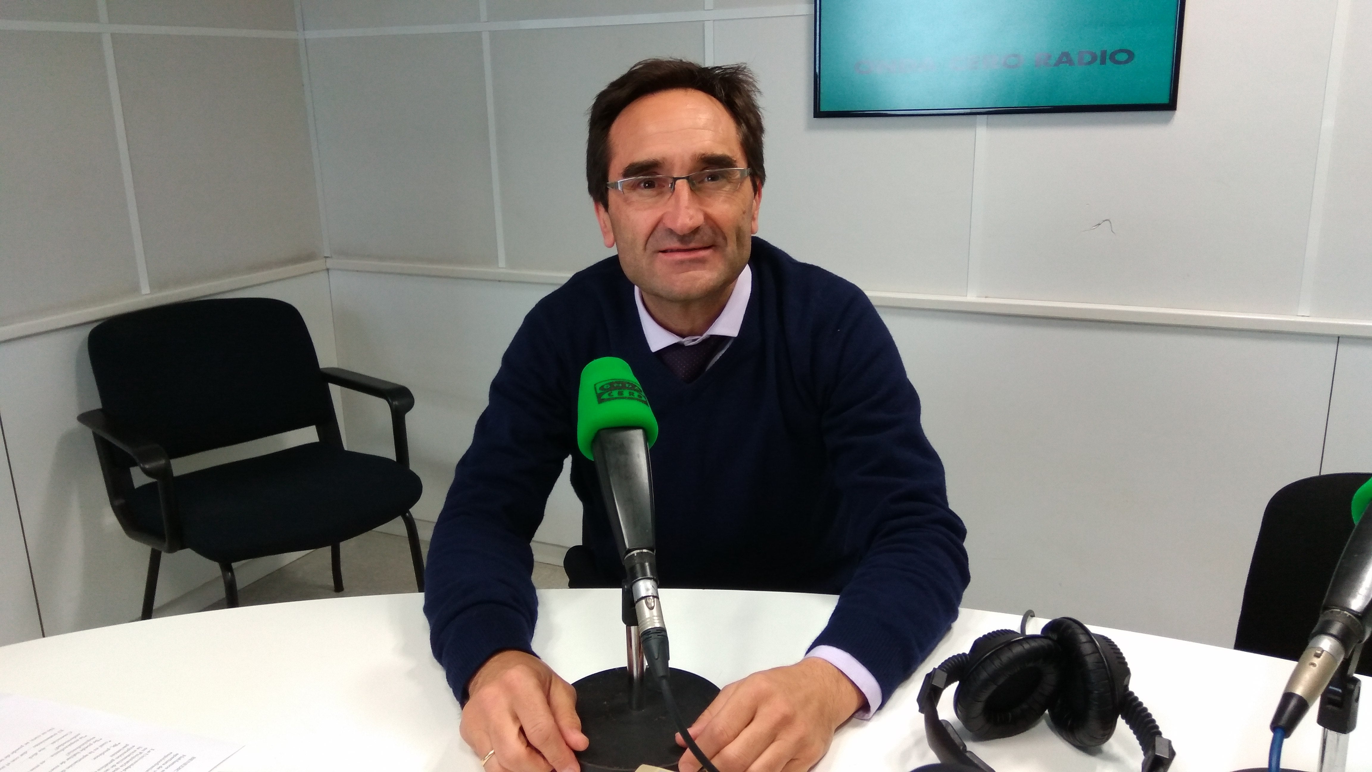 Aquí en la Onda Cantabria. Investigadores de Cantabria: Benedicto Crespo-Facorro Aquí en la Onda Cantabria. Investigadores de Cantabria: Benedicto Crespo-Facorro