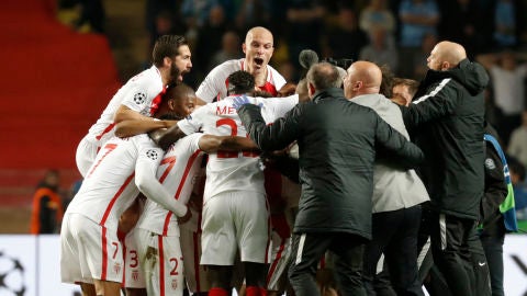 Los jugadores del Mónaco celebran el pase a cuartos de la Champions League Los jugadores del Mónaco celebran el pase a cuartos de la Champions League