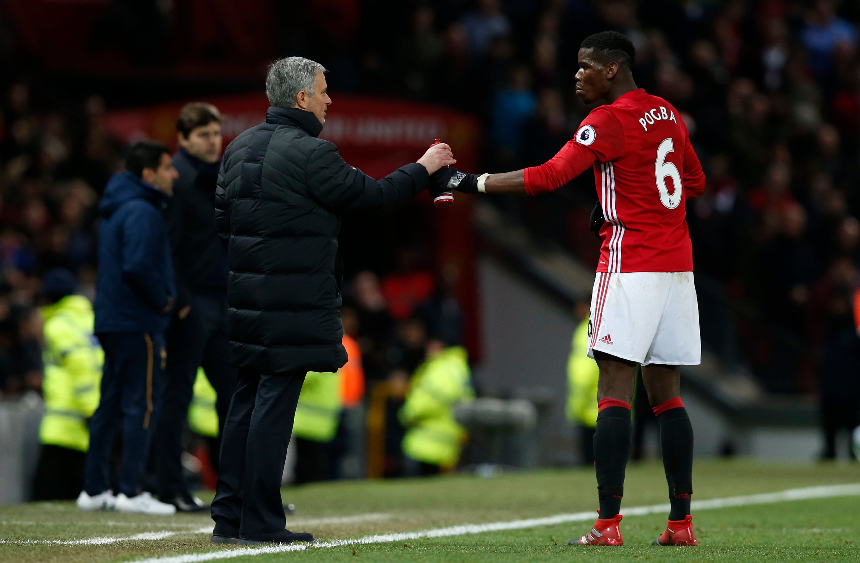 Mourinho, sobre Pogba: "No tiene la culpa de ser multimillonario" Mourinho, sobre Pogba: "No tiene la culpa de ser multimillonario"