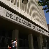 Fachada de una Delegación de Hacienda Fachada de una Delegación de Hacienda