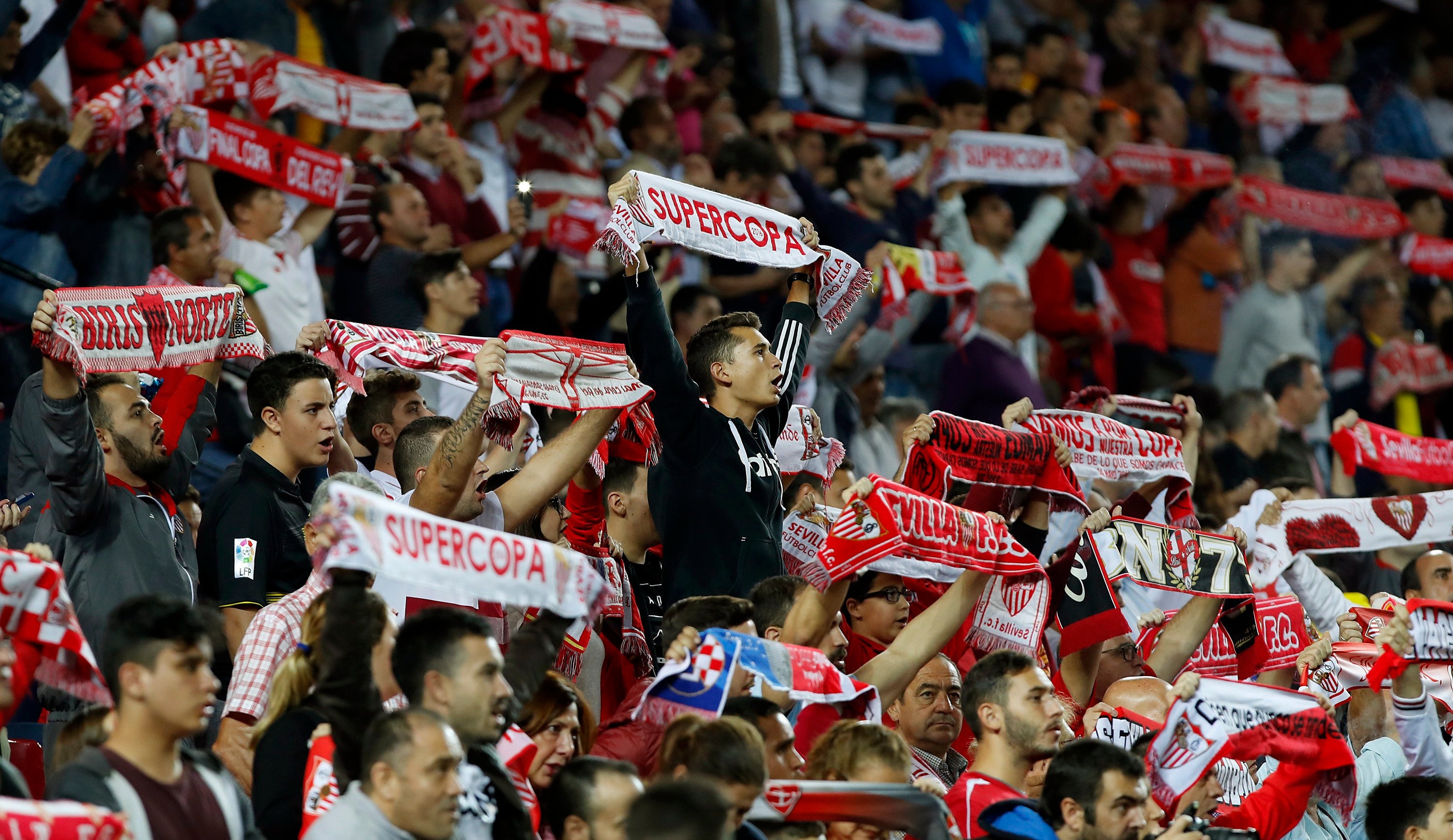 Detenidos dos 'Biris' tras una pelea con aficionados del Leicester Detenidos dos 'Biris' tras una pelea con aficionados del Leicester