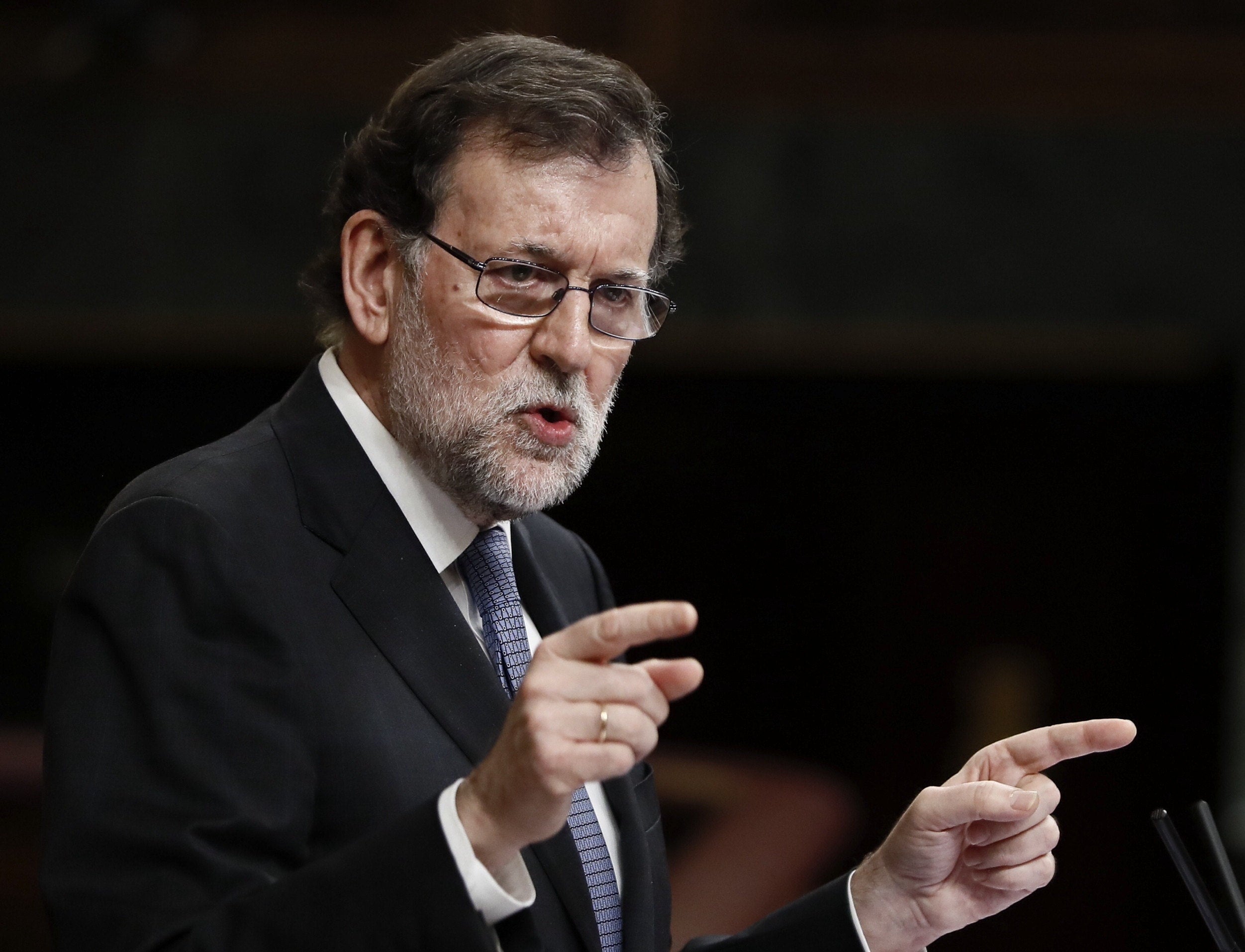 Rajoy defiende la independiencia del fiscal Moix y acusa a Iglesias de querer controlar la acción de jueces y fiscales Rajoy defiende la independiencia del fiscal Moix y acusa a Iglesias de querer controlar la acción de jueces y fiscales