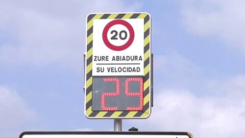 Frame 22.08 de: Un radar fijo ubicado en Zamundio salta si tan s&oacute;lo circulas a 20 kil&oacute;metros por hora