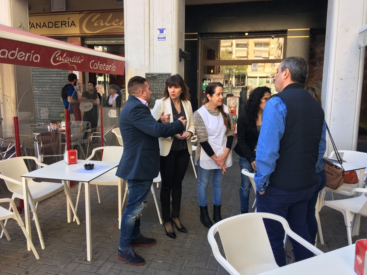 Las cafeterías de la Plaza de Castilla de Elche también se alzan contra la decisión de retirar los elementos fijos de sus terrazas Las cafeterías de la Plaza de Castilla de Elche también se alzan contra la decisión de retirar los elementos fijos de sus terrazas