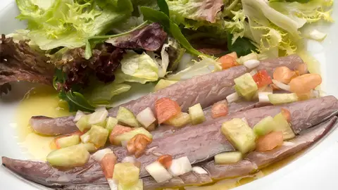 Pescado marinado con vinagreta de pepino Pescado marinado con vinagreta de pepino