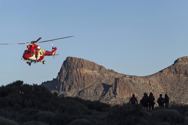 Más de 100 personas pasan la noche en el Teide a la espera de ser evacuados tras una avería en el teleférico Más de 100 personas pasan la noche en el Teide a la espera de ser evacuados tras una avería en el teleférico