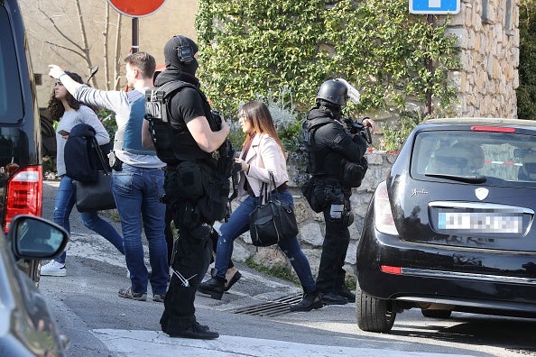 Un alumno de 17 años hiere a ocho personas en un tiroteo en un instituto en Francia Un alumno de 17 años hiere a ocho personas en un tiroteo en un instituto en Francia