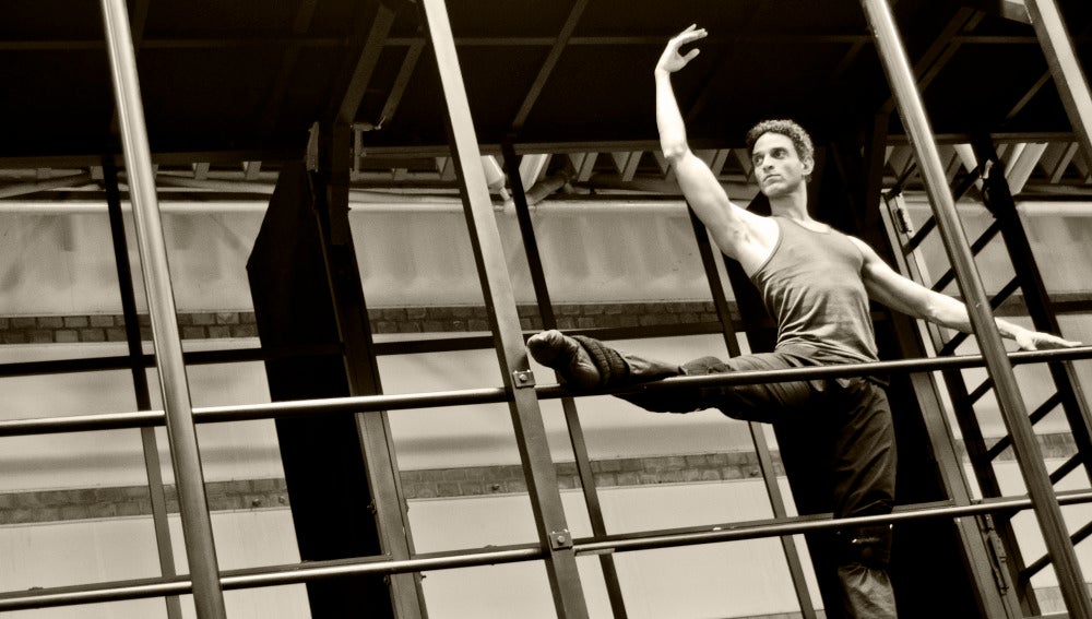 Joel Toledo, actual Asesor de Danza de la Comunidad de Madrid, en su etapa de bailarín.