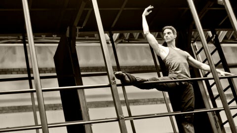 Joel Toledo, actual Asesor de Danza de la Comunidad de Madrid, en su etapa de bailar&iacute;n.