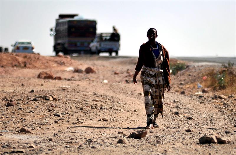 Al menos 31 refugiados somalíes mueren por disparos de un helicóptero frente a Yemen Al menos 31 refugiados somalíes mueren por disparos de un helicóptero frente a Yemen