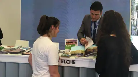 Stand de Elche en la feria de turismo de San Sebastián. Feria de Turismo