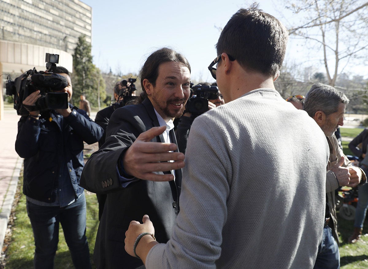 Iglesias sospecha que el PSOE tiene "una jugada" para sacar adelante los Presupuestos Generales del Gobierno Iglesias sospecha que el PSOE tiene "una jugada" para sacar adelante los Presupuestos Generales del Gobierno