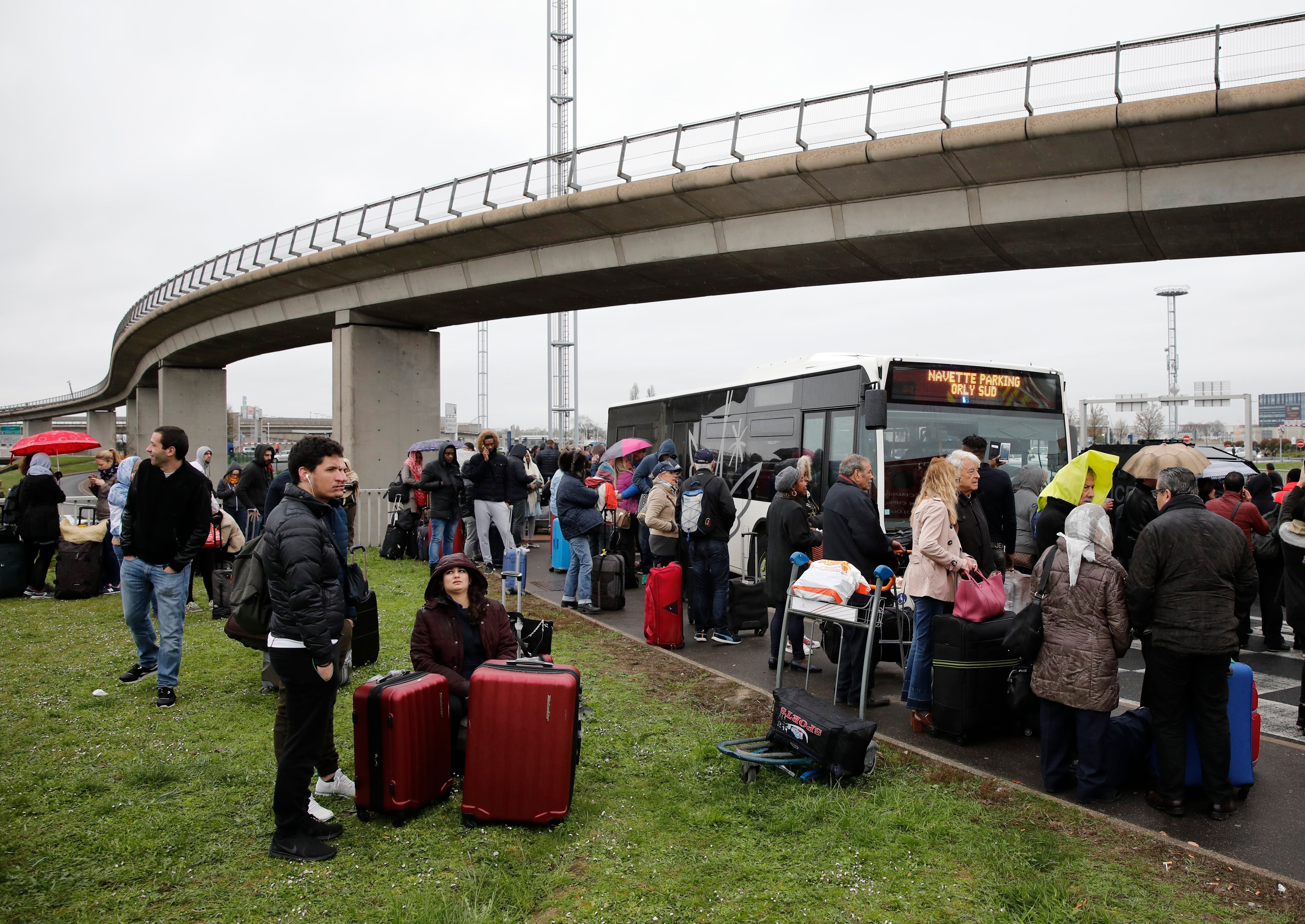Se reabre la terminal sur del aeropuerto de Orly y el tráfico aéreo se recuperará de "forma progresiva" Se reabre la terminal sur del aeropuerto de Orly y el tráfico aéreo se recuperará de "forma progresiva"