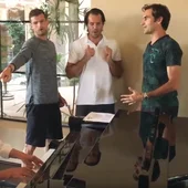 Federer cantando con su 'boy band' Federer cantando con su 'boy band'