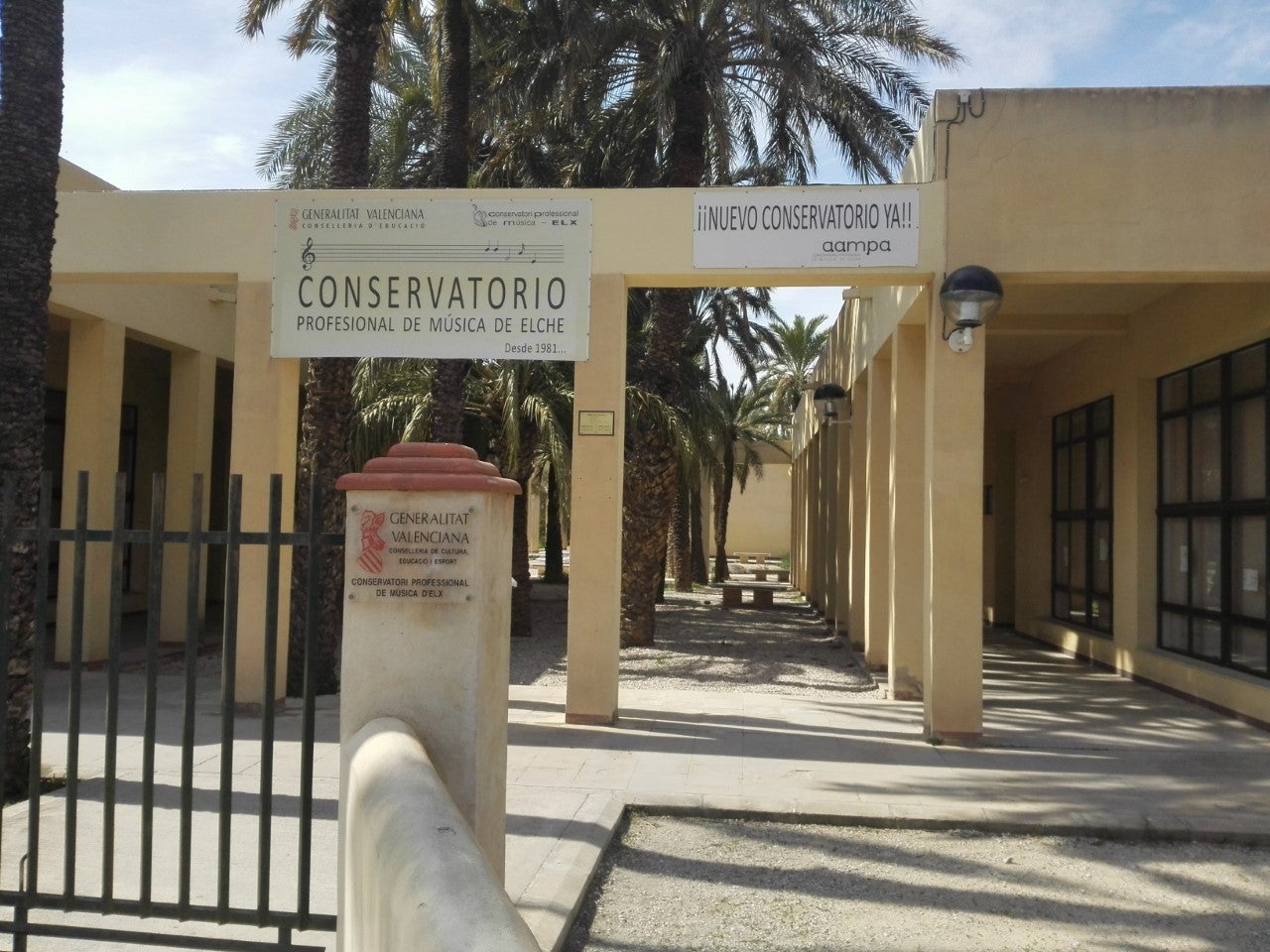 El Conservatorio de Elche celebra su 40º aniversario con la esperanza de contar con las nuevas instalaciones que demandan desde hace una década El Conservatorio de Elche celebra su 40º aniversario con la esperanza de contar con las nuevas instalaciones que demandan desde hace una década