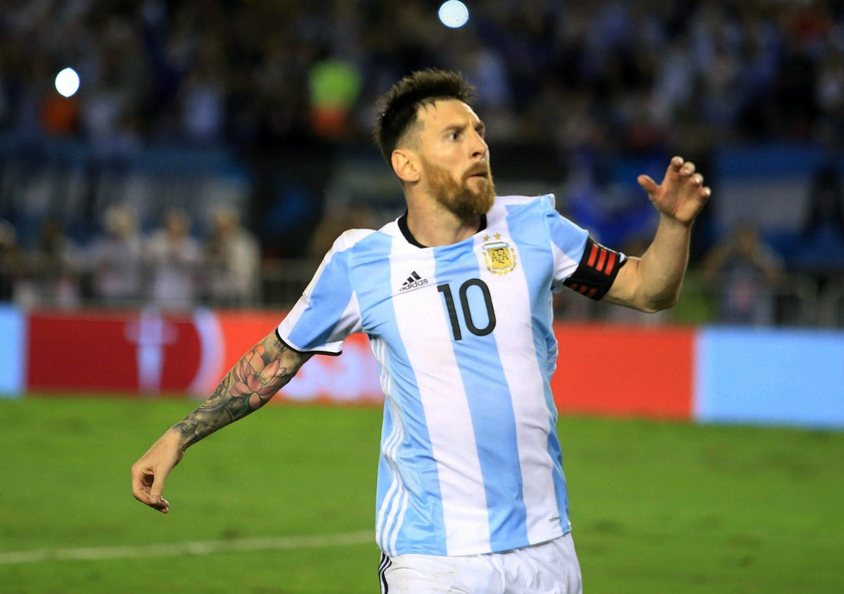 Argentina vence a Chile por la mínima tras un discutido penalti marcado por Messi Argentina vence a Chile por la mínima tras un discutido penalti marcado por Messi