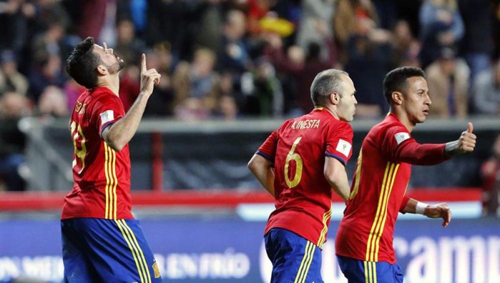 España celebra el gol de Diego Costa